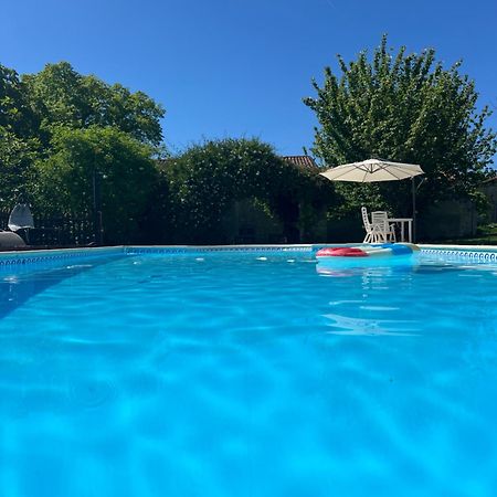 Entire Apartment With Swimming Pool Near Aubeterre Saint-Romain  Экстерьер фото