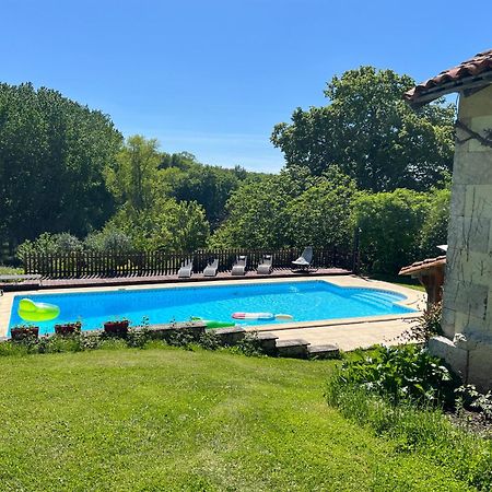 Entire Apartment With Swimming Pool Near Aubeterre Saint-Romain  Экстерьер фото