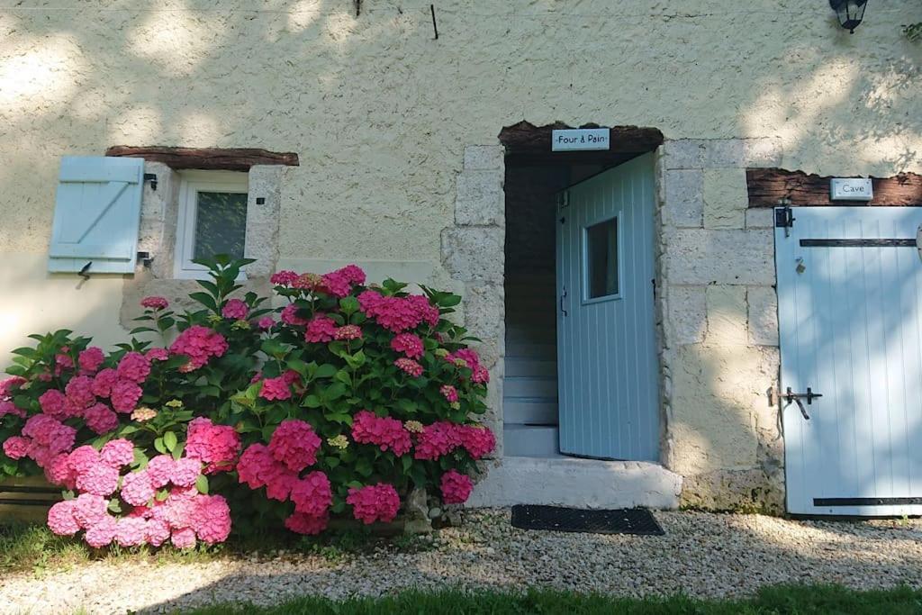 Entire Apartment With Swimming Pool Near Aubeterre Saint-Romain  Экстерьер фото