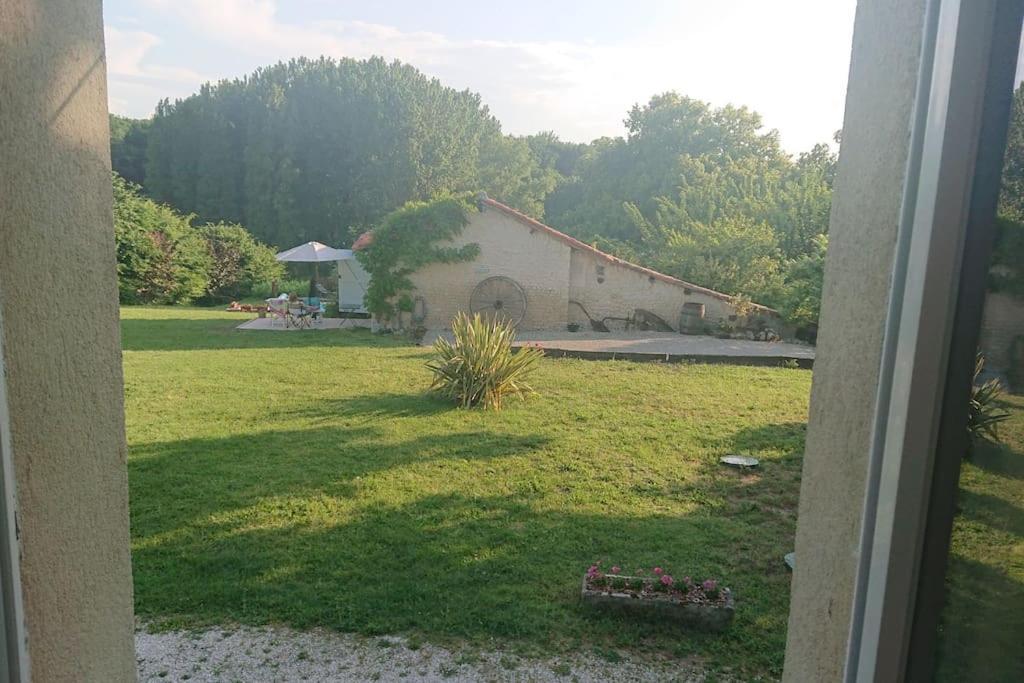 Entire Apartment With Swimming Pool Near Aubeterre Saint-Romain  Экстерьер фото