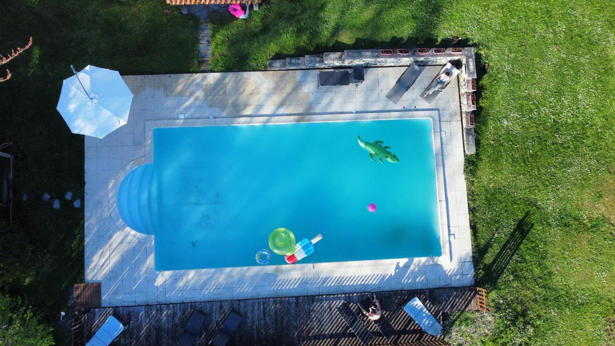 Entire Apartment With Swimming Pool Near Aubeterre Saint-Romain  Экстерьер фото
