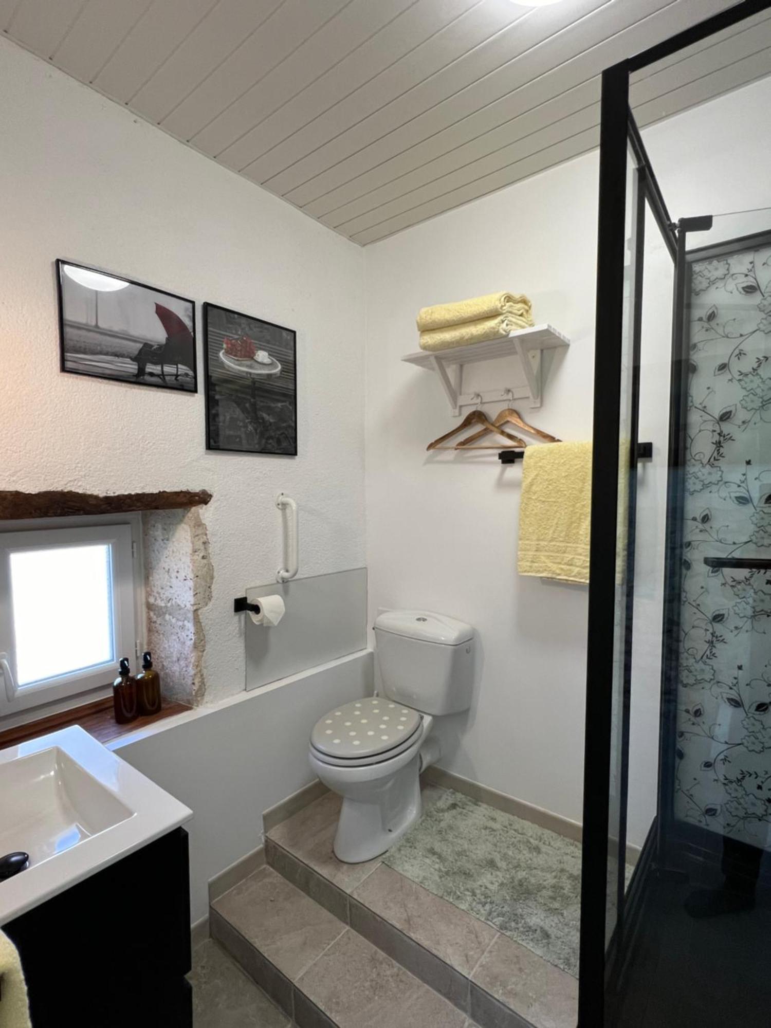Entire Apartment With Swimming Pool Near Aubeterre Saint-Romain  Экстерьер фото