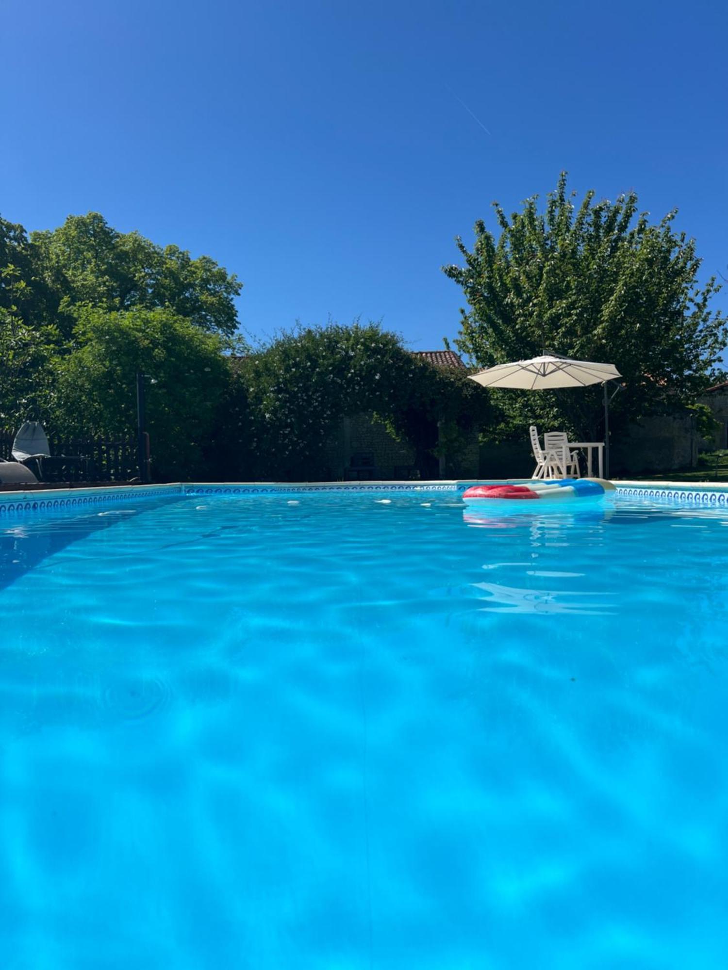 Entire Apartment With Swimming Pool Near Aubeterre Saint-Romain  Экстерьер фото