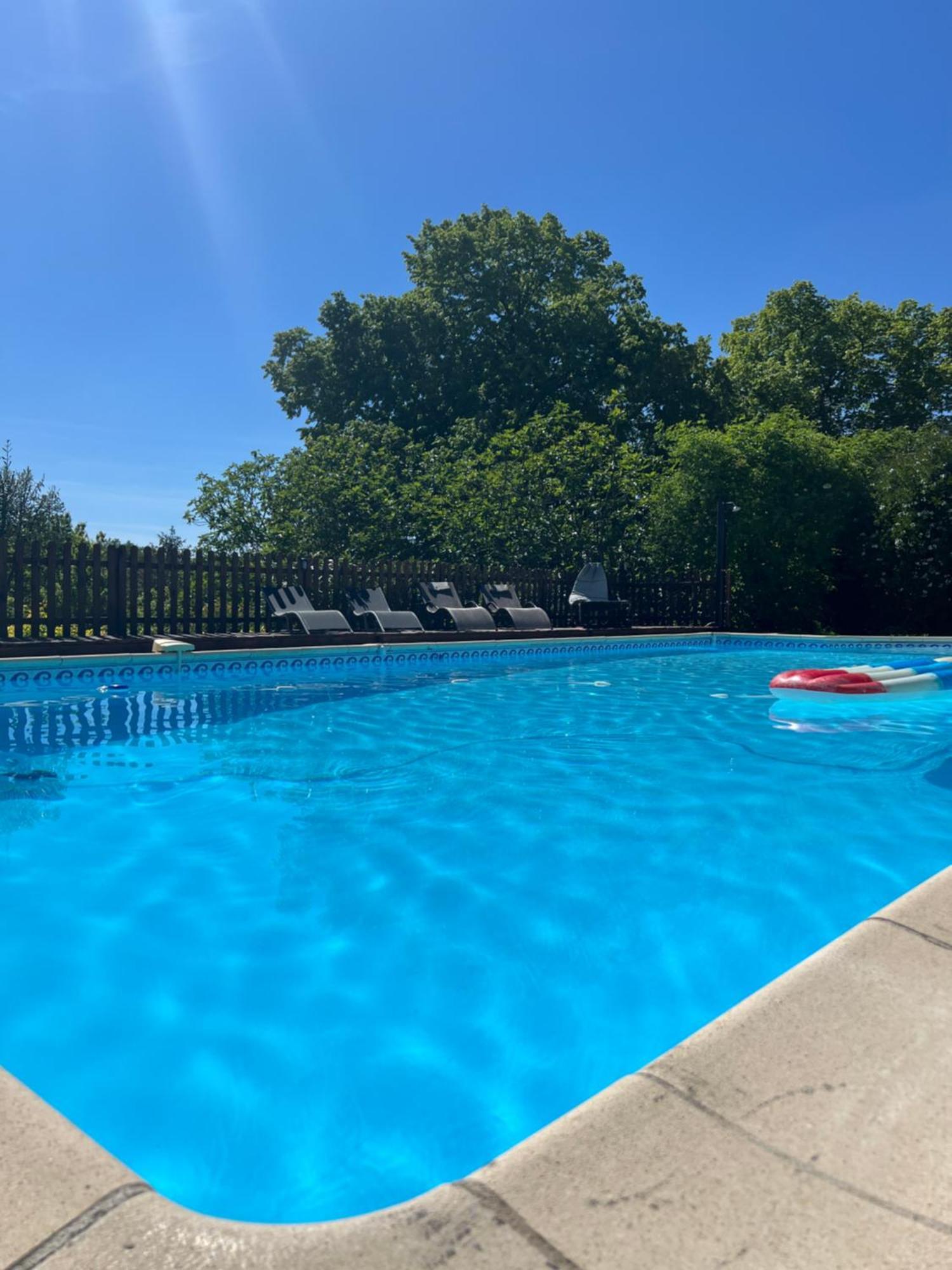 Entire Apartment With Swimming Pool Near Aubeterre Saint-Romain  Экстерьер фото