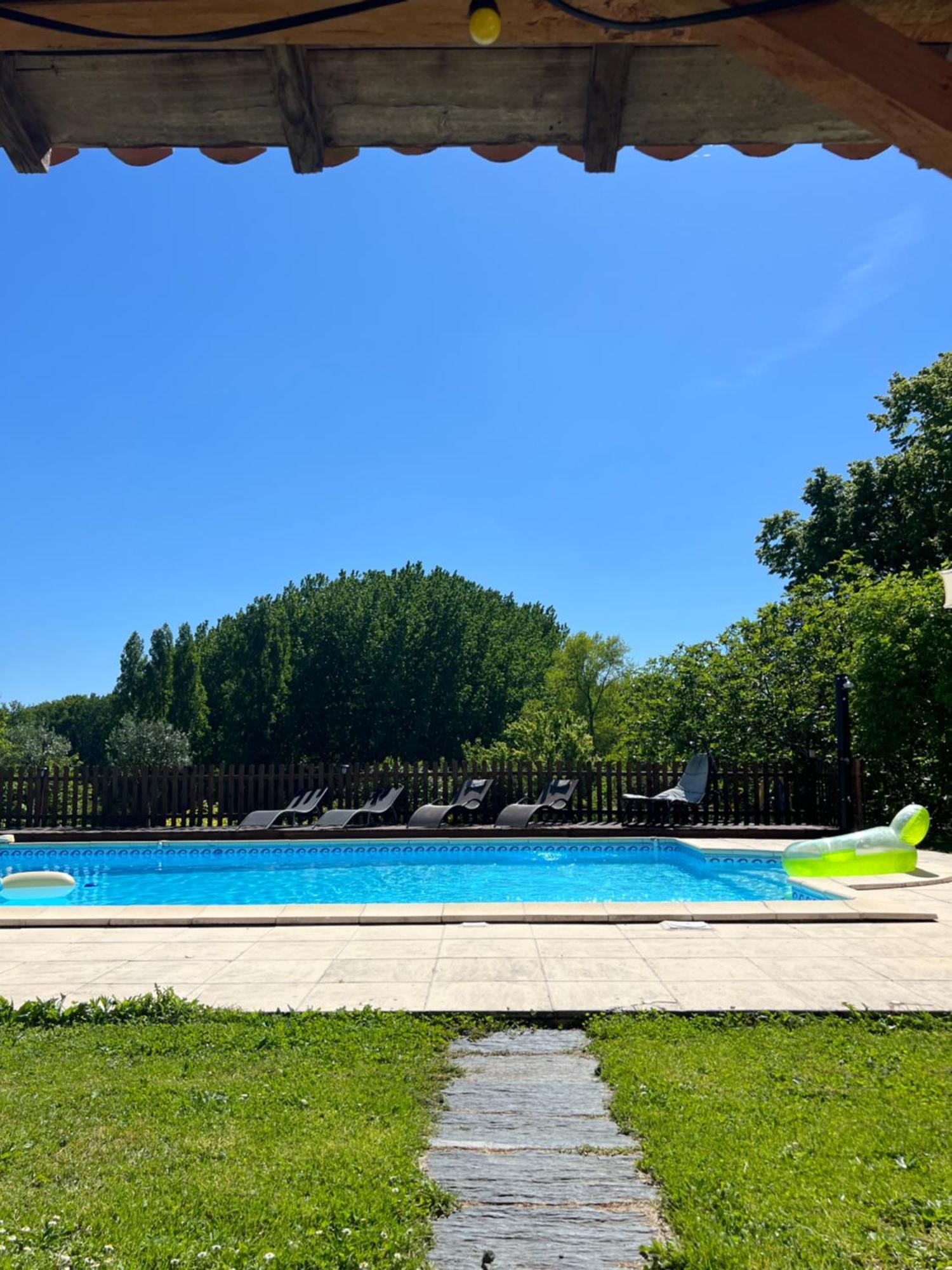 Entire Apartment With Swimming Pool Near Aubeterre Saint-Romain  Экстерьер фото