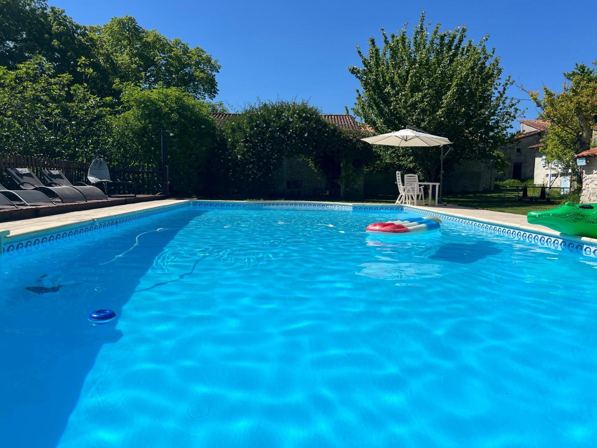 Entire Apartment With Swimming Pool Near Aubeterre Saint-Romain  Экстерьер фото