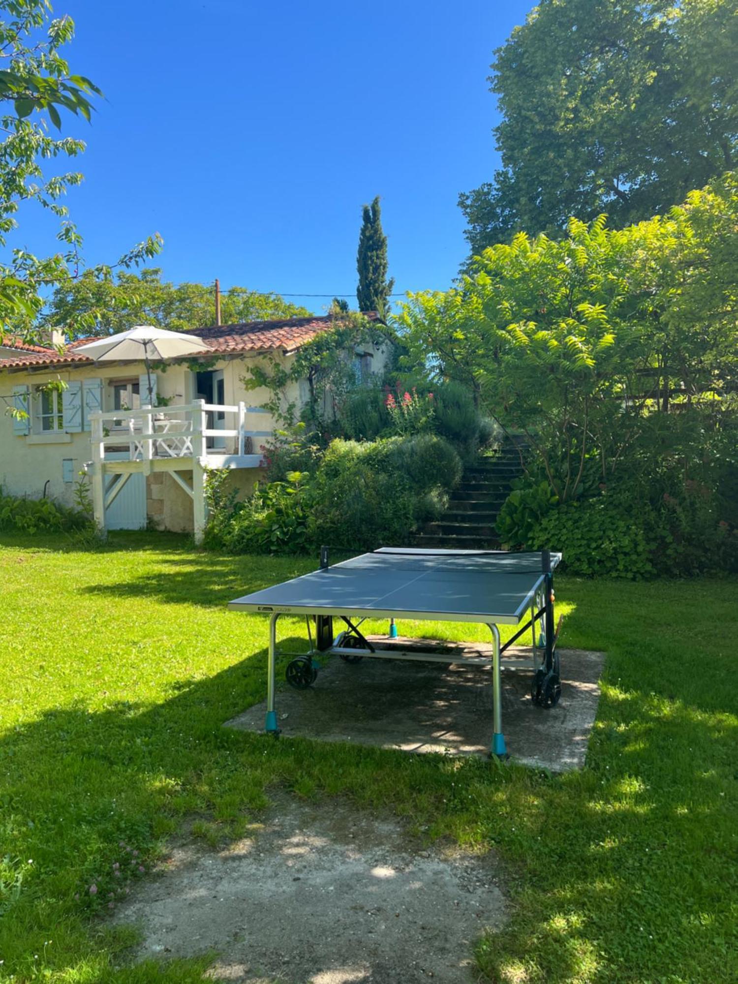Entire Apartment With Swimming Pool Near Aubeterre Saint-Romain  Экстерьер фото