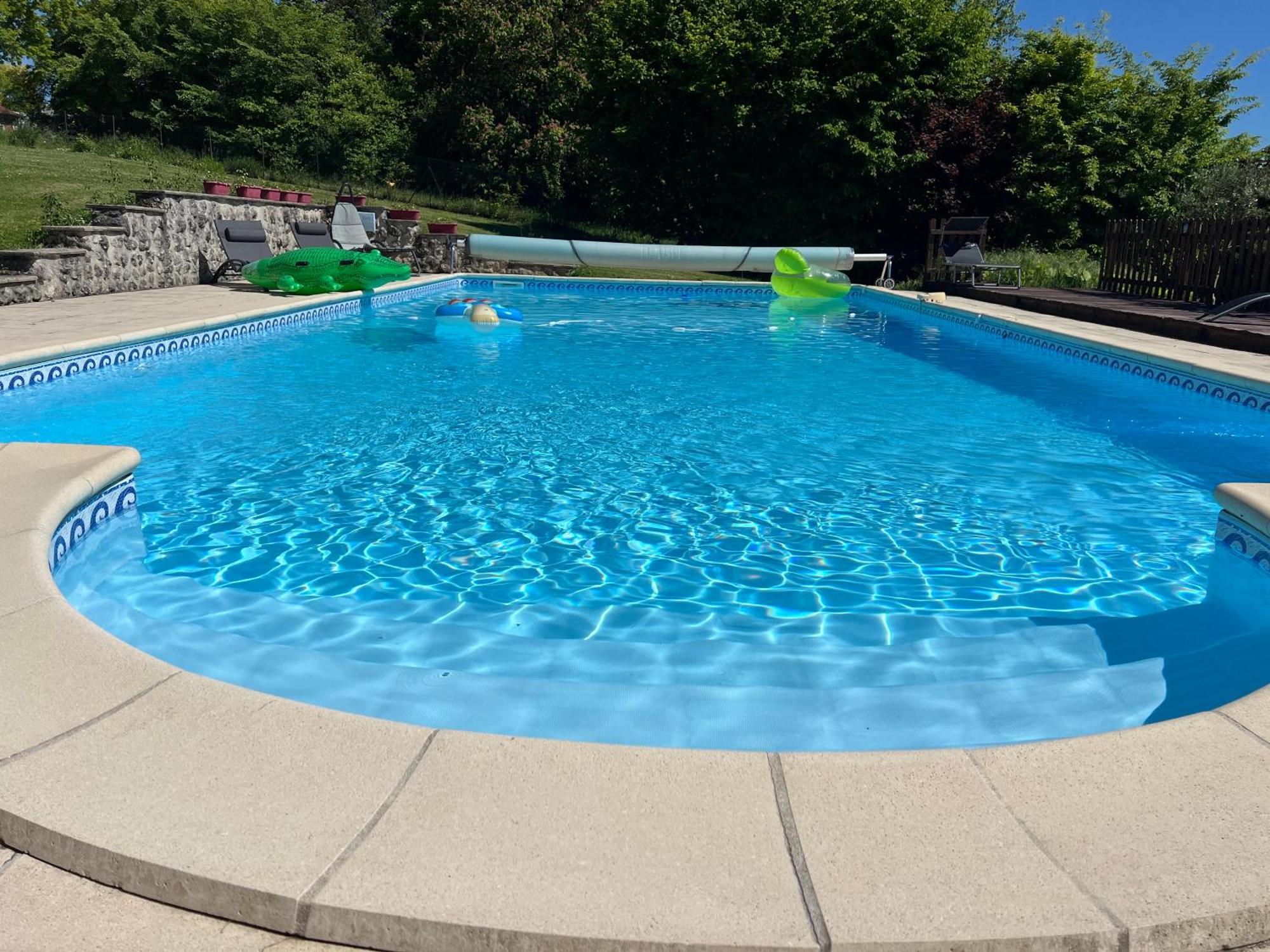 Entire Apartment With Swimming Pool Near Aubeterre Saint-Romain  Экстерьер фото